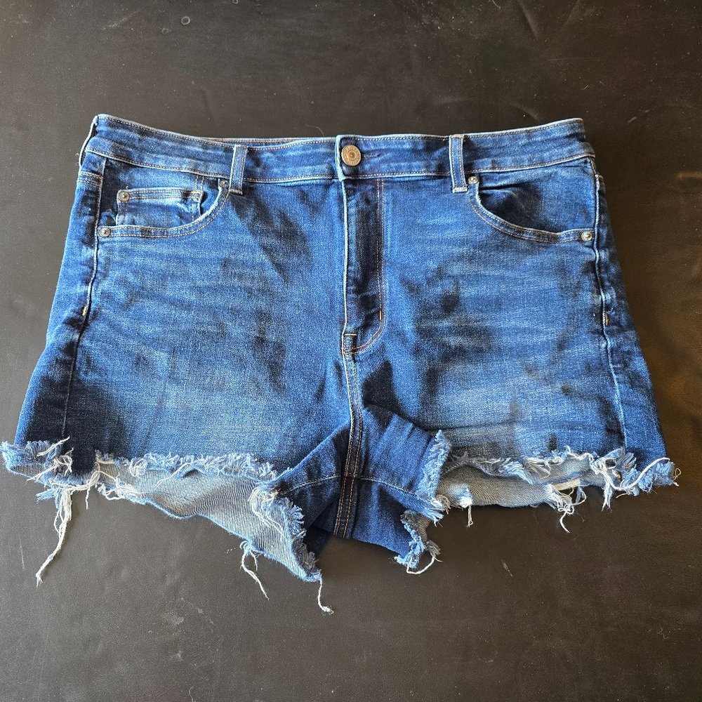 AMERICAN EAGLE SUPER STRETCH JEAN SHORTS 18